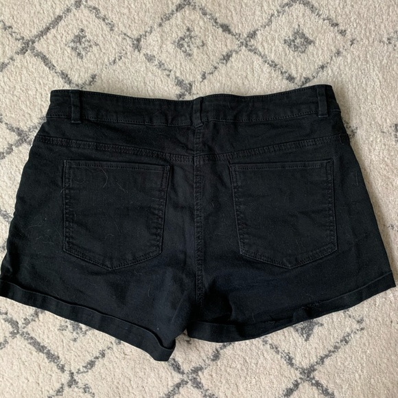 H&M Shorts - Picture 2 of 6